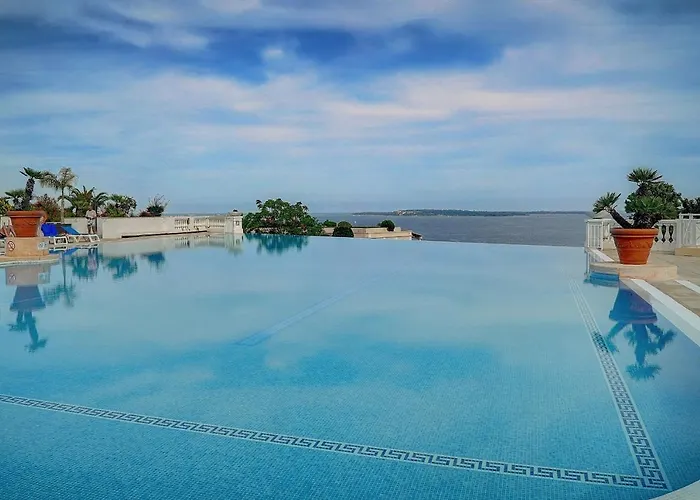 Immogroom - 2 Rooms - Renovated - Pool - Ac - Parking - Garden